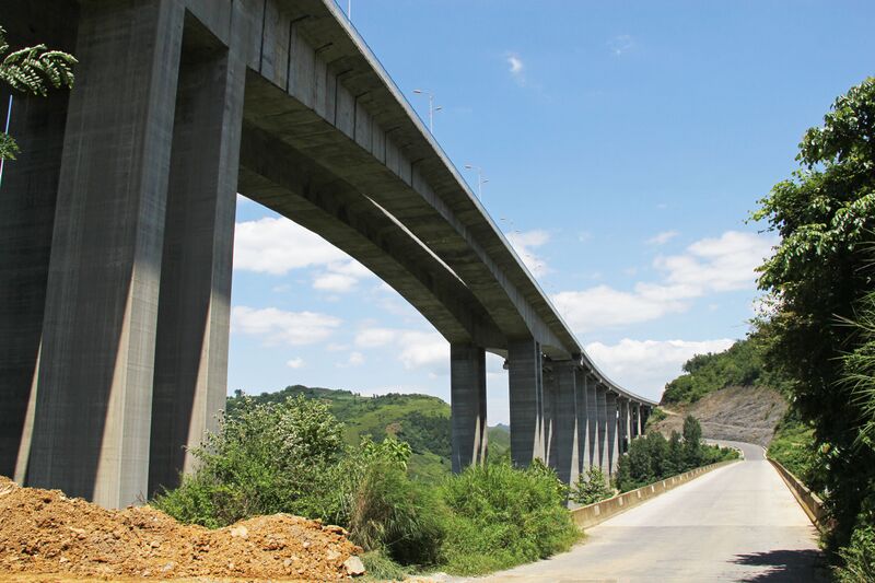 File:DinaheNewRoadBridges.JPG