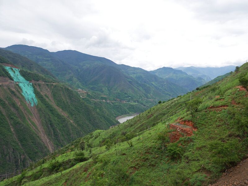 File:YalongLiangshanOpenValley.JPG