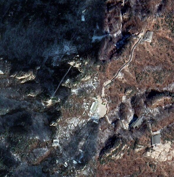 File:Laojunshan Glass Footbridge Satellite.jpg