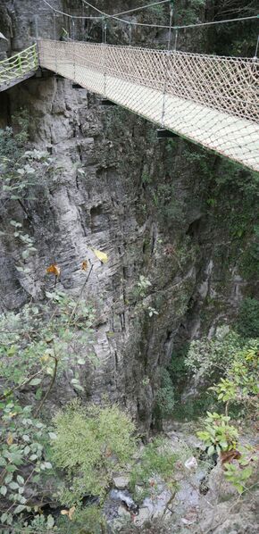 File:Tiandi FootbridgePanorama.jpg