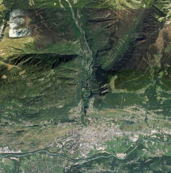 File:ValdoneSatelliteWide.jpg