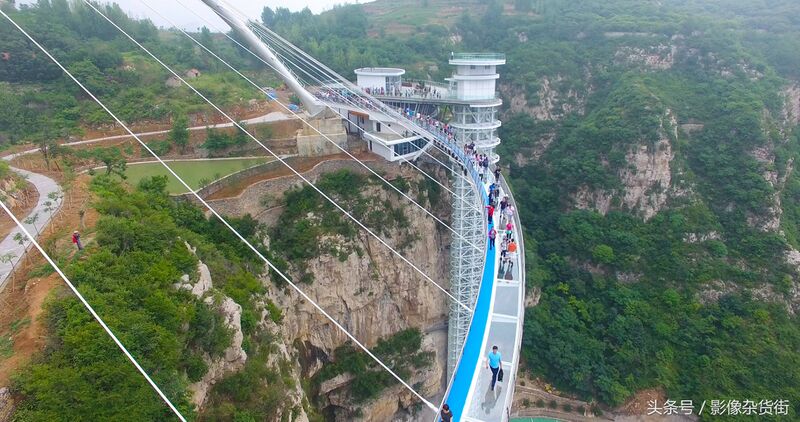 File:ZiboTanxiMountainGlassFootbridge11.jpg