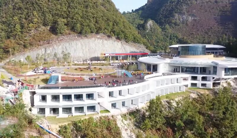File:PingtangVisitors12.jpg
