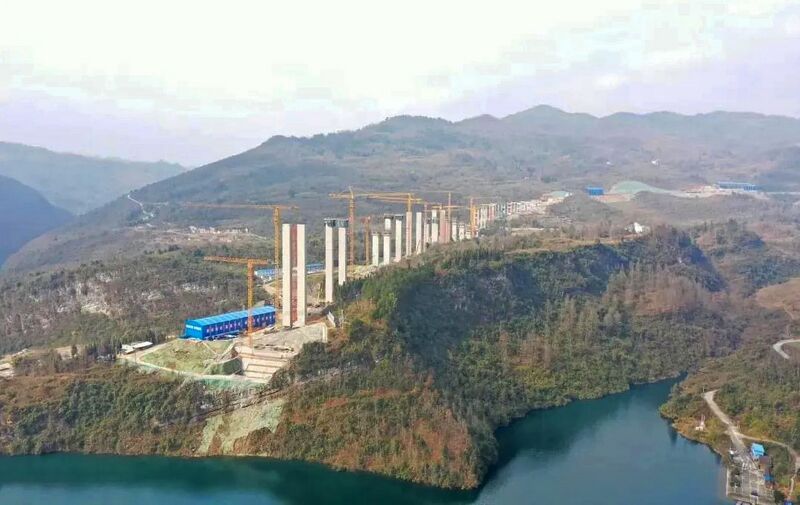 File:Wujiang Bridge DeyuPiersMountain.jpg