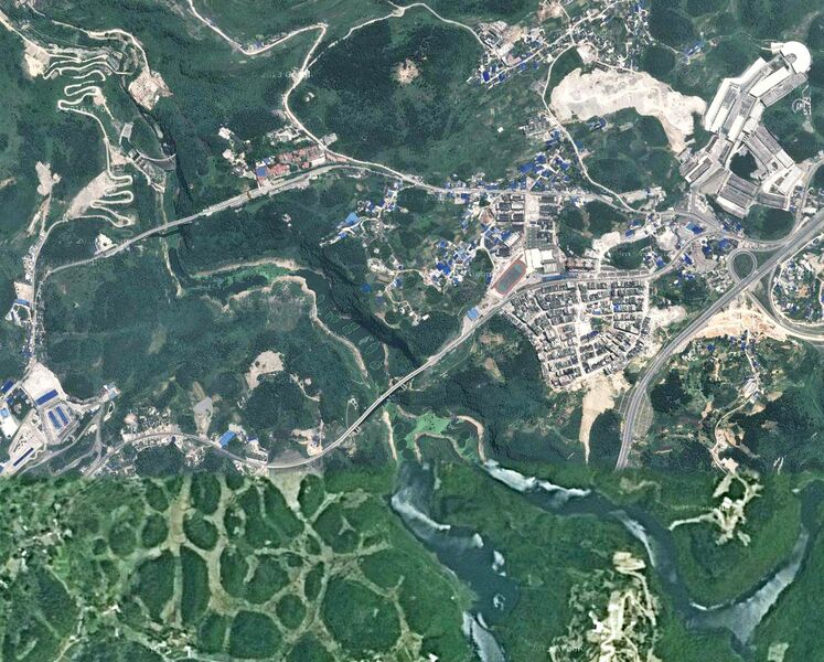 File:YanjinheBridgesMediumSatellite.jpg