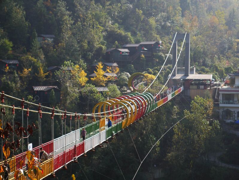 File:Yunzhiduan Glass FootbridgeBlurry.JPG