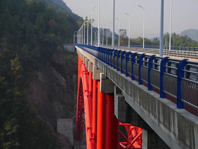 File:Chaoyang Bridge ApengjiangBlueRailing.JPG