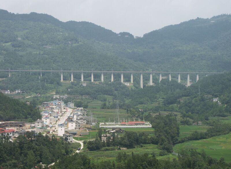 File:HouheAreaRailwayViaduct.jpg