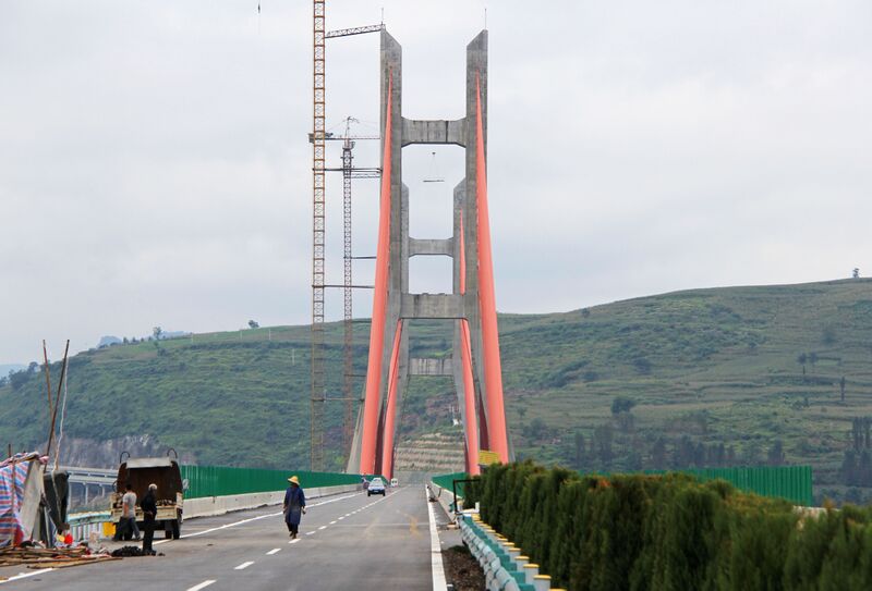 File:WuzuoheCableStayedTowersLong.jpg