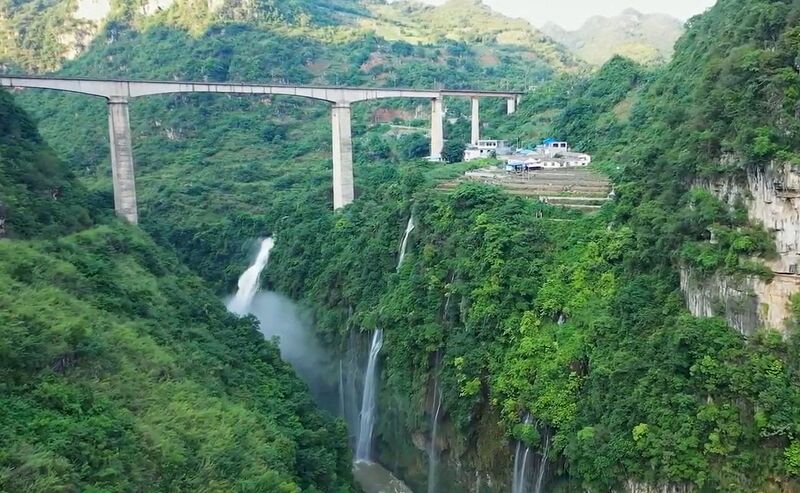File:QingshuiheRailwayWaterfallsDrone.jpg