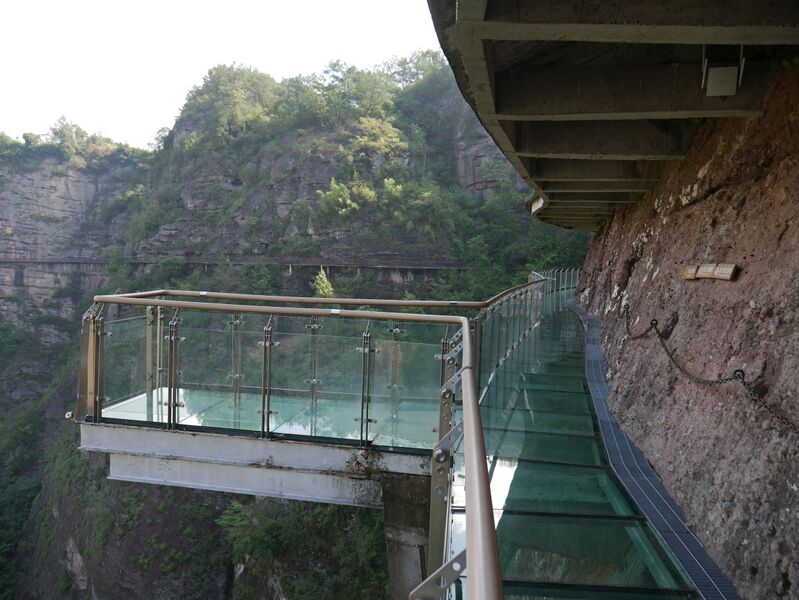 File:ShijiufengJingquiScenicAreaPlatformRailingTipSide.JPG