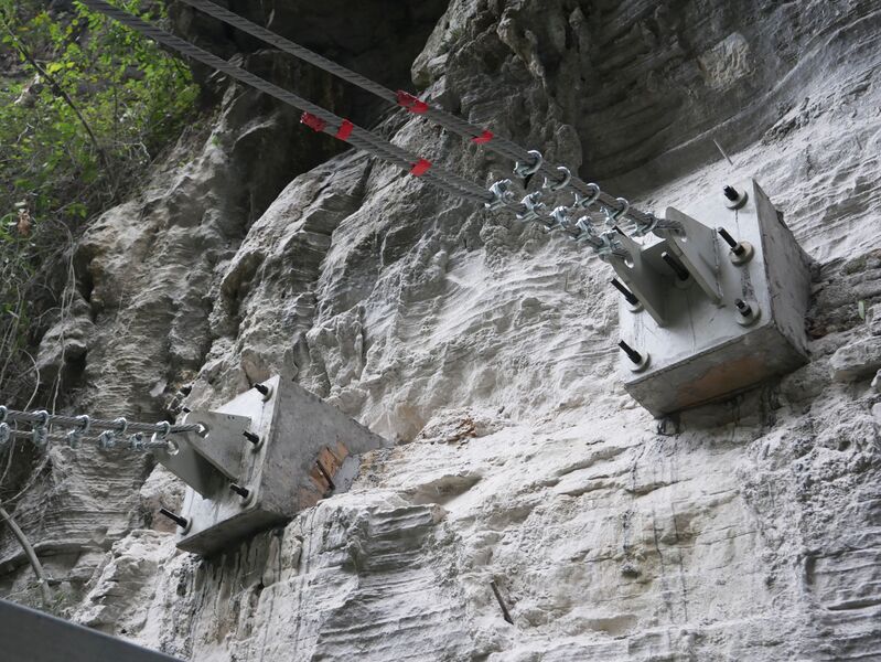 File:Tiandi FootbridgeBolts.JPG