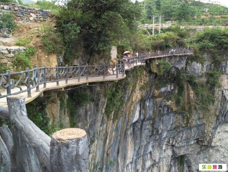 File:WanshanGlassCliffwalk3.jpg