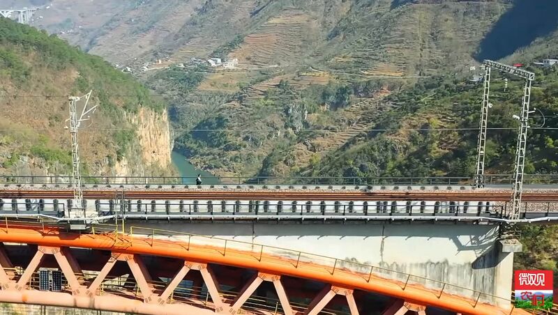 File:Wuyanghe Bridge Sanshi PierPerson.jpg