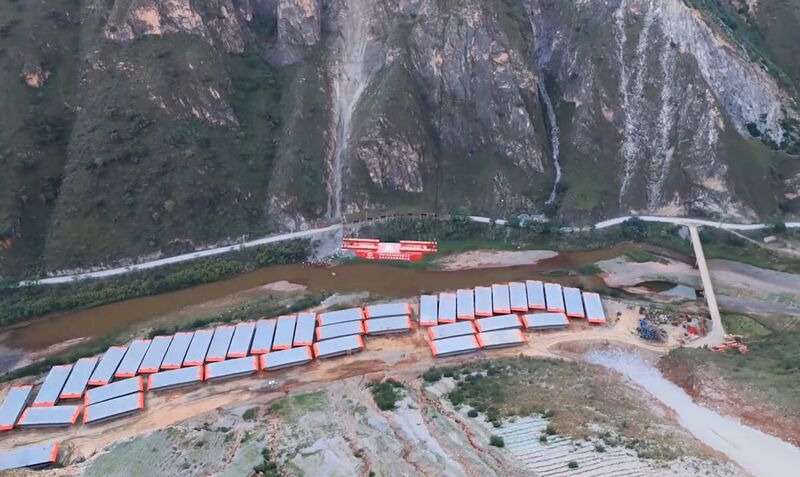 File:LvzhijiangDeckLift8.jpg