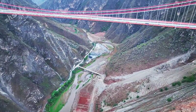 File:LvzhijiangDeckTempBridge.jpg