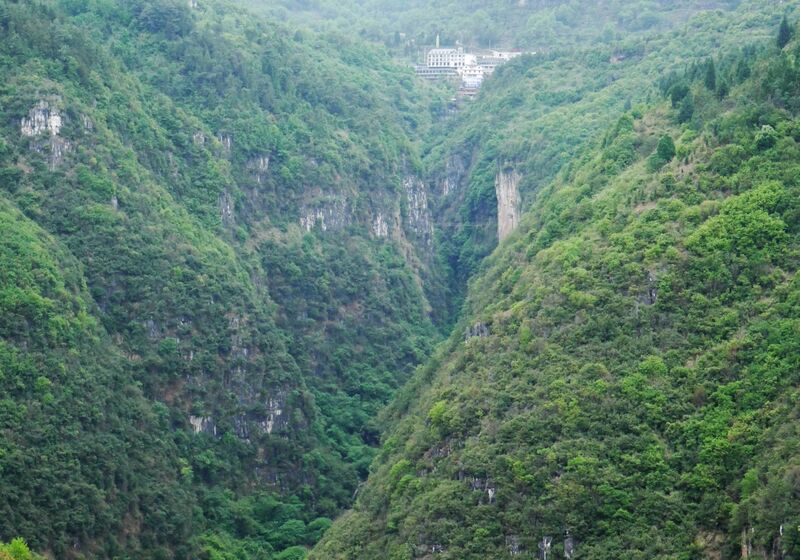 File:NizhuheViaFerrataFarView.JPG