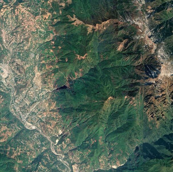 File:Shimenguan glass cliffwalk SatelliteWide.jpg