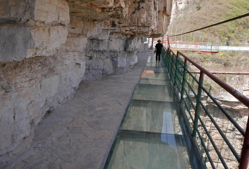 File:Tianjishan CliffwalkOverhang.JPG