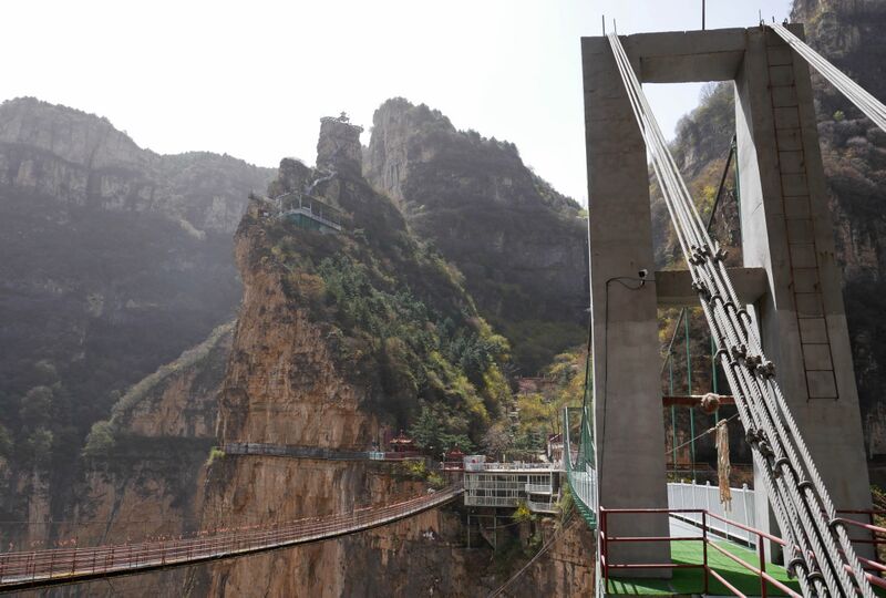 File:Tianjishan FootbridgesPlatformSky.JPG