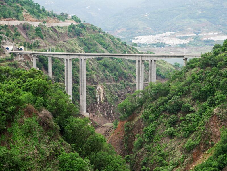 File:DashagouBridgeFarLakeLonglens.JPG