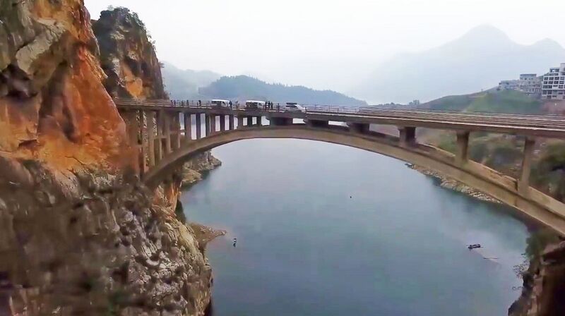 File:LiangfengyanDroneLake.jpg