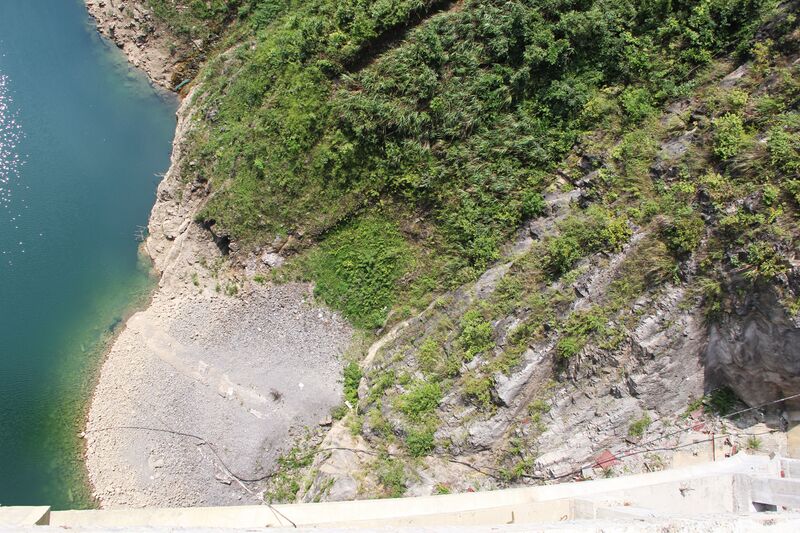 File:LongtanheWuchuanFengleSouthArchRiverDrop.JPG