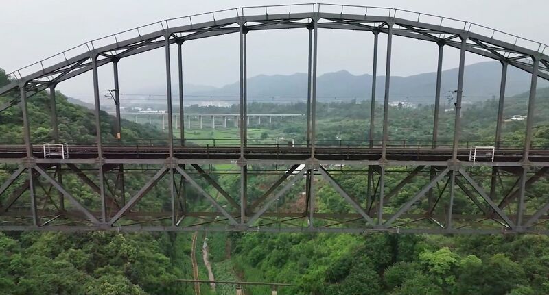File:YingshuiheRailwayTrussSide.jpg