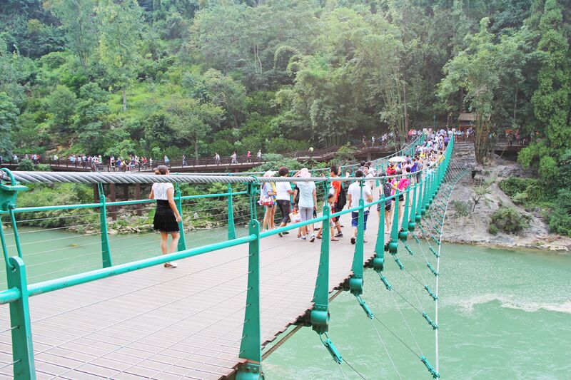 File:20BalingheHuangguoshuWaterfallsBridgeWide.jpg