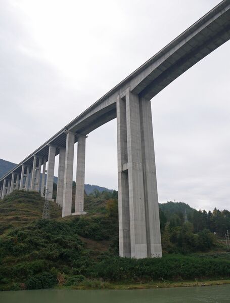 File:ShiqianhePierSlope.JPG
