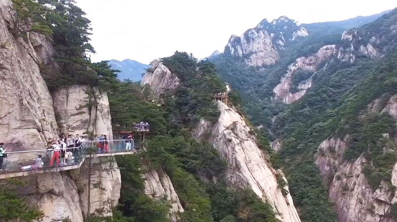 File:TiantangzhaiGlassWalkViews.jpg