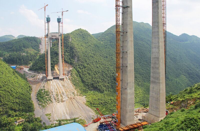 File:ZhongjianheTowerLegs.jpg