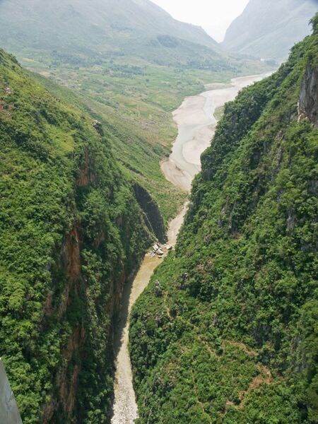 File:14AzhiheBridgeGorge.jpg