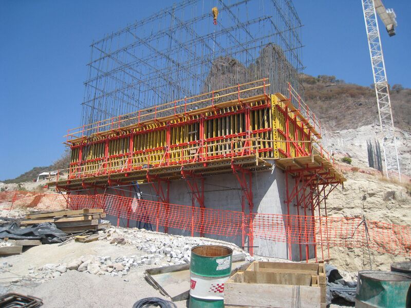 File:4BaluarteBridge.JPG