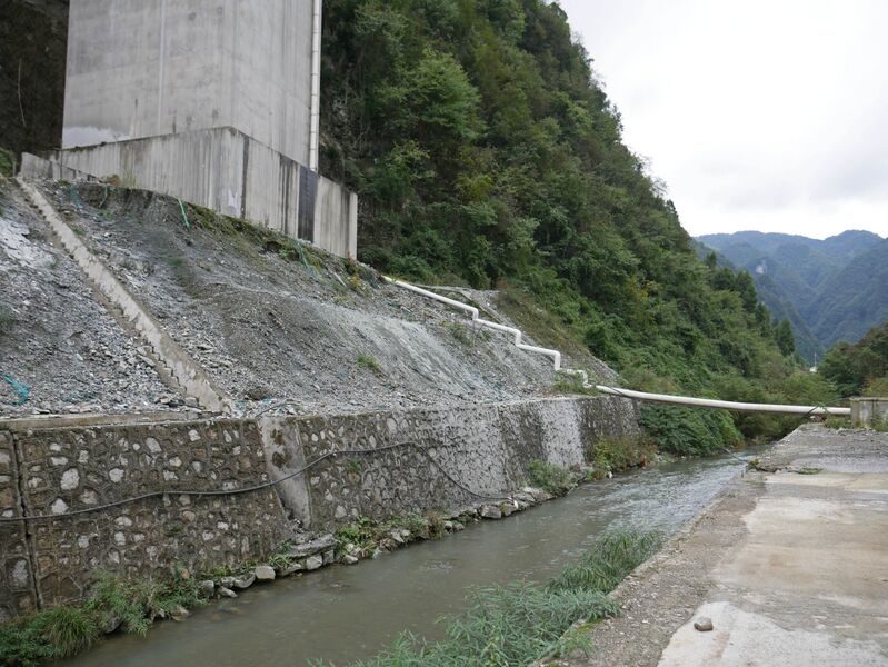 File:ChenjiagouTwoDrain.JPG