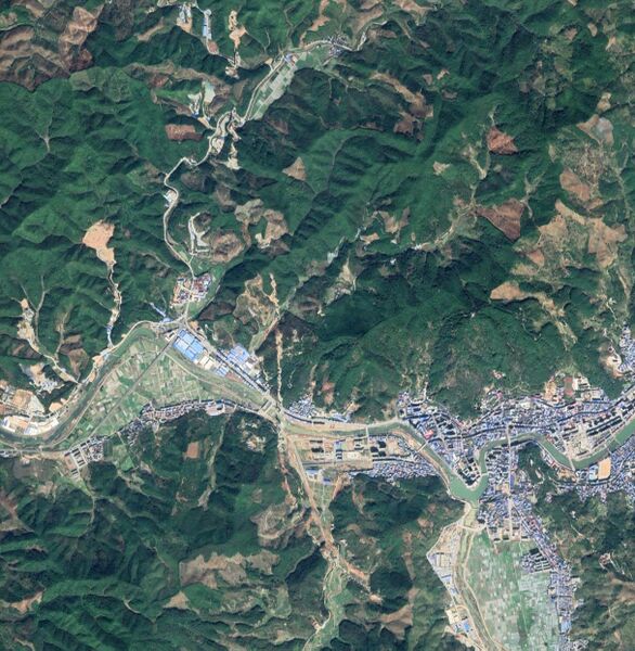 File:XiongchengRailwaySatelliteWide.jpg
