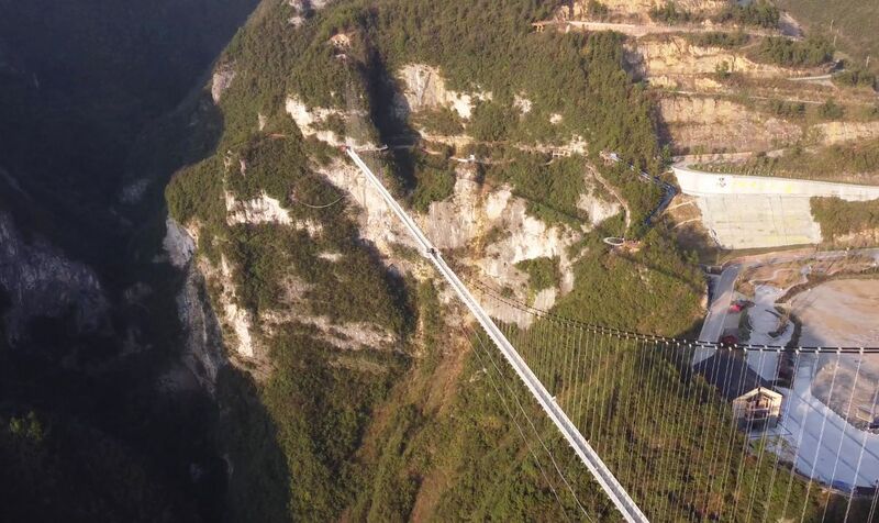 File:YundingfeiduGlassFootbridgeCables.jpg