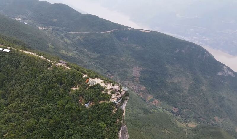 File:ChongqingGlass3Gorges2.jpg