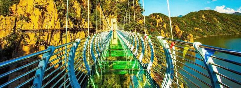File:Huguxia Glass Footbridge11.jpeg