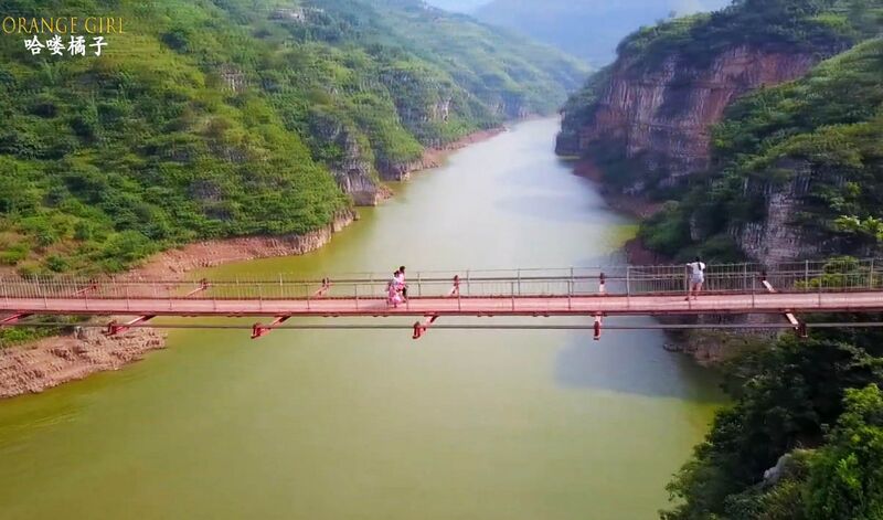 File:Shannipo Beipanjiang FootbridgePeopleView.jpg