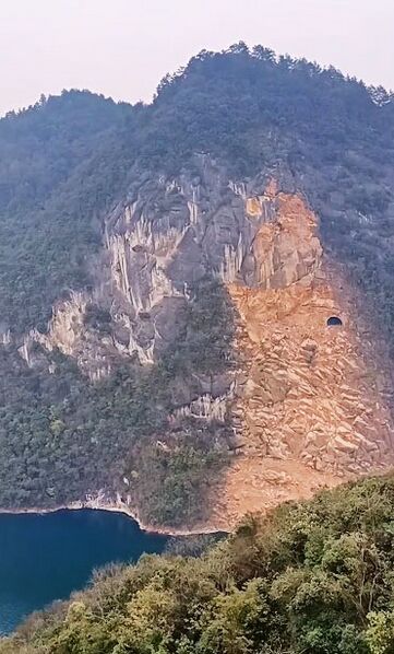 File:Jiangjiehe railwayTunnel.jpg