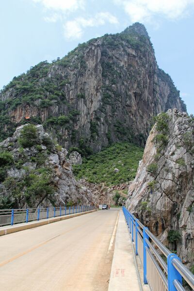 File:LiangfengyanDeck&Mountain.jpg