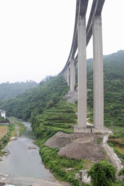File:MorongPierAndRiver.JPG