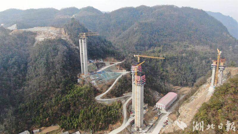 File:YanjiapingPierCranes.jpeg