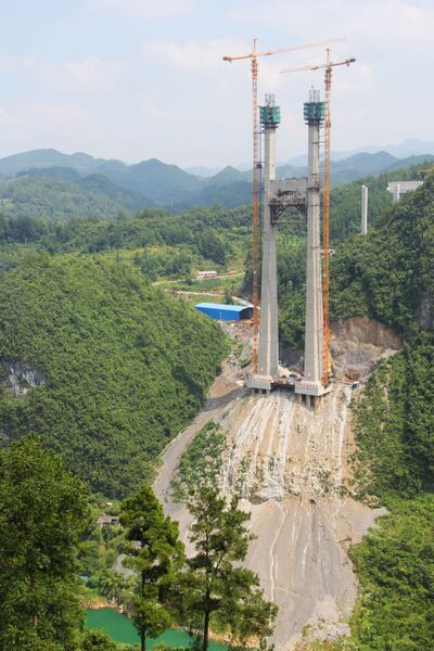 File:ZhongjianheSouthTowerConstruction.jpg