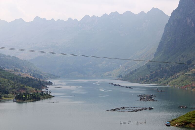 File:BeipanjiangHuayeyanLake.jpg