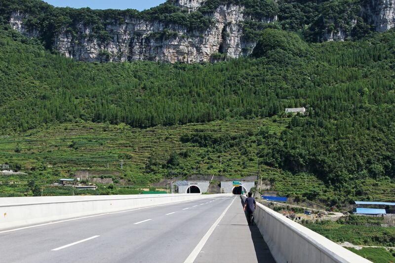 File:HeituTunnels.JPG
