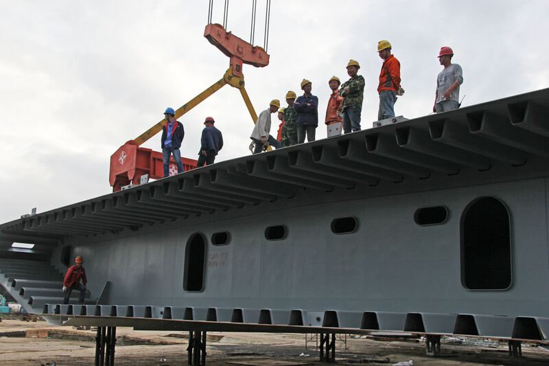 File:LongjiangDeckWorkers.jpg