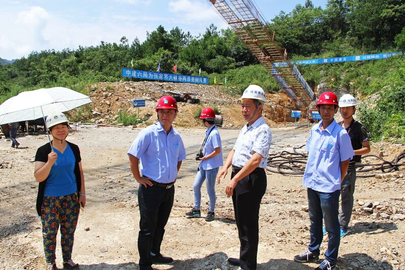 File:ZhangjiajieGlassLornaSunnyByEric.jpg