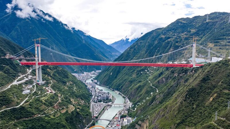 File:Daduhe Railway Bridge ChuanzangCloudy.jpg